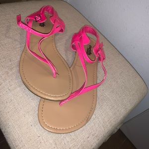 PINK SANDALS!